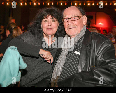 Berlin, Germany. 30th Oct, 2019. Actor Herbert Köfer and his wife Heike come to the premiere of the musical 'Zombie Berlin' at the BKA Theater in Kreuzberg. Credit: Jens Kalaene/dpa-Zentralbild/ZB/dpa/Alamy Live News Stock Photo