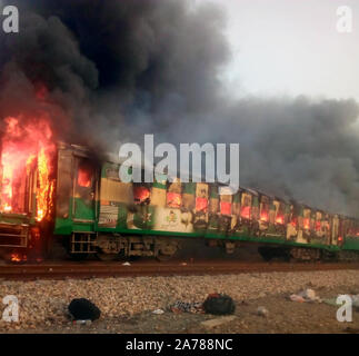 Rahim Yar Khan, Pakistan. 31st Oct, 2019. Photo taken with a mobile phone shows fire raging from the compartments of a passenger train in Rahim Yar Khan district of Pakistan's east Punjab province, Oct. 31. 2019. At least 10 people were killed and 16 others injured when a passenger train caught fire in Rahim Yar Khan district of Pakistan's east Punjab province on Thursday, local media and officials said. (Str/Xinhua) Credit: Xinhua/Alamy Live News Stock Photo