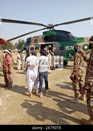 Rahim Yar Khan, Pakistan. 31st Oct, 2019. Photo taken with mobile phone shows army soldiers evacuating injured people from train accident site in Rahim Yar Khan district of Pakistan's east Punjab province on Oct. 31, 2019. At least 65 people were killed and 14 others injured after a passenger train caught fire in Rahim Yar Khan district of Pakistan's east Punjab province on Thursday, a rescue official and local reports said. Credit: Xinhua/Alamy Live News Stock Photo