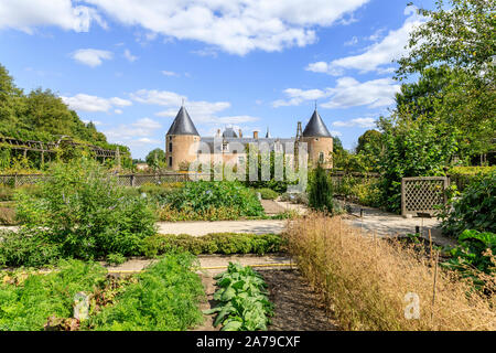 France, Loiret, Chilleurs aux Bois, Chateau de Chamerolles Park and Gardens, the Jardin Renaissance, vegetable garden square // France, Loiret (45), C