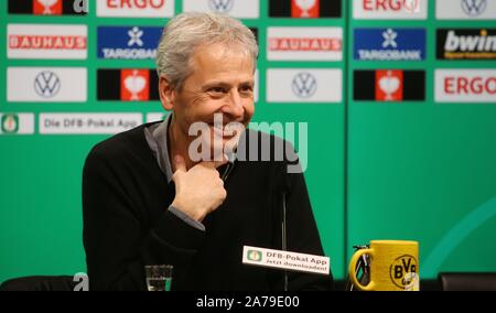 Dortmund, Deutschland. 31st Oct, 2019. firo: 30.10.2019, Football, Football: DFB Pokal, Season 2019/2020, BVB Borussia Dortmund - VfL Borussia Monchengladbach Monchengladbach 2: 1 Portrait, Press Conference, PK, Lucien FAvre | usage worldwide Credit: dpa/Alamy Live News Stock Photo