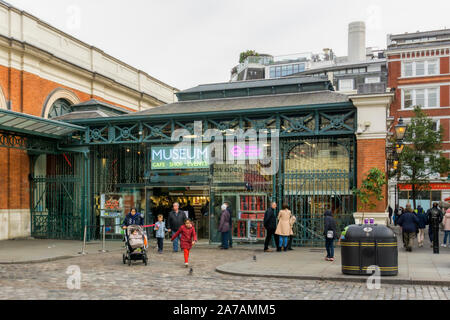 The London Transport Museum in Covent Garden is housed in one of the old market's Victorian buildings. Stock Photo