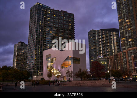 Hunters Point Community Library, designed by Steven Holl Architects Stock Photo