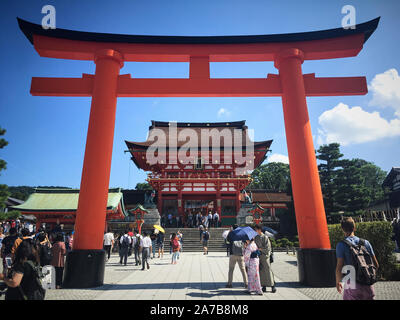 The torii gates of Fushimi Inari Taisha, Japan.  Fushimi Inari-taisha (伏見稲荷大社) is the head shrine of the kami Inari, located in Fushimi-ku, Kyoto. Stock Photo