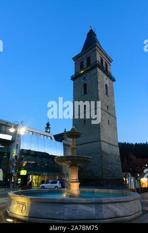 Judenburg: city tower Stadtturm, main square Hauptplatz, fountain in Austria, Steiermark, Styria, Murau-Murtal Stock Photo