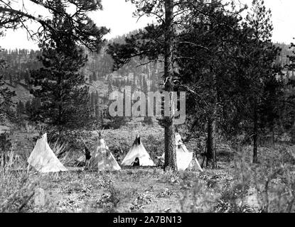 Edward S. Curtis Native American Indians -  Five tipis and a tent in Spokan Indian camp ca. 1910 Stock Photo