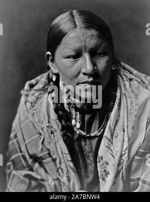 Edward S. Curtis Native American Indians - Portrait of a young Cheyenne Indian woman ca. 1910 Stock Photo