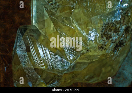 Quartz (SiO2 - silicon dioxide) - The most common mineral on earth ...