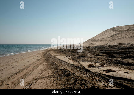 The Sealine beach south of Doha, Qatar is frequented by tourists and locals climbing dunes and dune bashing in vehicles. Stock Photo