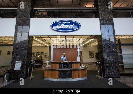  Las oficinas casi vacías en la sede del gigante automovilístico Ford UK Warley en Brentwood, Essex, donde los fabricantes de automóviles se han basado durante años Foto de stock