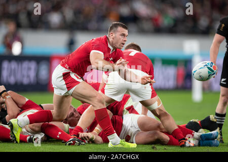 Tokyo, Japan. 01st Nov, 2019. Tomos Williams of Wales passes the ball during the Rugby World Cup bronze final match between New Zealand and Wales in Tokyo, Japan, on November 1, 2019. (Photo by Flor Tan Jun/Espa-Images) Credit: European Sports Photographic Agency/Alamy Live News Stock Photo