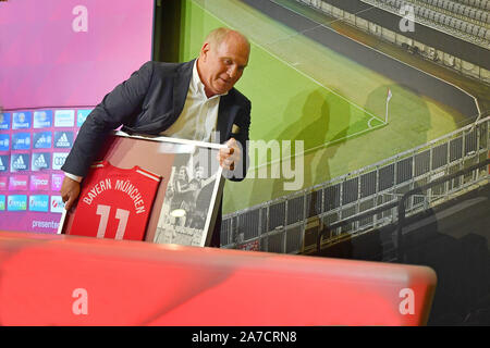 Munich, Deutschland. 14th Nov, 2019. The withdrawal of Uli Hoeness as president of FC Bayern Munich. Archive photo; Uli HOENESS (Hšness, President FC Bayern Munich) leaves the podium with a picture frame given to him by Karl Heinz RUMMENIGGE, (Chairman of the Management Board), Leaving the press conference with Uli HOENESS (Hšness, President FC Bayern Munich) FC Bayern Munich. Football 1. Bundesliga, season 2019/2020, on 30.08.2019 in the Allianz Arena. | Usage worldwide Credit: dpa/Alamy Live News Stock Photo