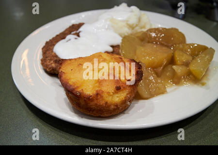 corn bread southern fried chicken with white gravy potatoes stewed apples kentucky USA Stock Photo
