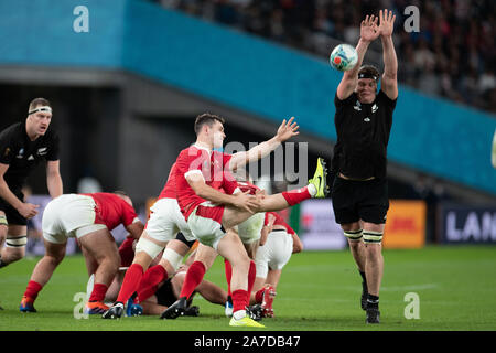 Tokyo, Japan. 1st Nov 2019. Tomos Williams of Wales kicks the ball during the Rugby World Cup bronze final match between New Zealand and Wales in Tokyo, Japan, on November 1, 2019. (Photo by Flor Tan Jun/Espa-Images) Stock Photo