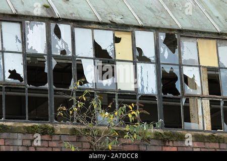 Atherstone hat factory, Coventry canal, Atherstone. The dilapidated building has stood empty and is now set to become housing for the elderly. Stock Photo