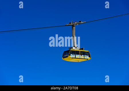 Ropeway cabin of the Diavolezza cable car, skiing area Diavolezza-Lagalb, Pontresina, Val Bernina, Engadin, Grisons, Switzerland Stock Photo