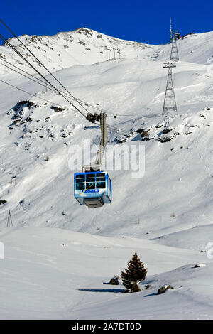 Ropeway from Curtinatsch to peak Piz Lagalb, skiing area Diavolezza-Lagalb, Pontresina, Val Bernina, Engadin, Grisons, Switzerland Stock Photo