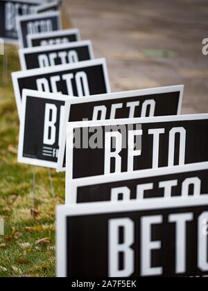 November 1, 2019, Des Moines, Iowa, U.S: Yard signs for Beto O'Rourke in downtown Des Moines Friday. O'Rourke withdrew from the presidential race Friday. Iowa holds the first presidential selection event of the 2020 election cycle. The Iowa Caucuses are Feb. 3, 2020. (Credit Image: © Jack Kurtz/ZUMA Wire) Stock Photo