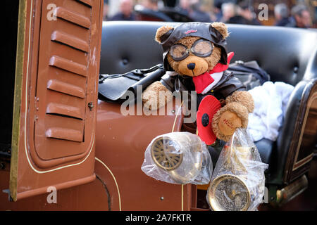 Westminster, England, UK. 2nd November 2019.The Regent Street Motor Show,  The event feature many of the vehicles and participant from the Bonham car run to be held tomorrow from London. Teddy bear dressed as driver on vintage car Stock Photo