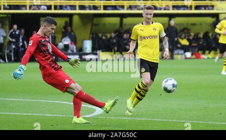 Dortmund, Deutschland. 02nd Nov, 2019. Dortmund, Germany. 02 Nov 2019.  BVB Borussia Dortmund - VfL Wolfsburg duels Marco Reus vs. Pervan | usage worldwide Credit: dpa/Alamy Live News Stock Photo