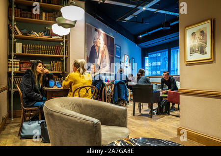 Caffè Nero Interior - the club like interior of a Caffè Nero or Cafe Nero coffee shop in central London Stock Photo