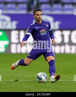 Aue, Germany. 02nd Nov, 2019. Soccer: 2nd Bundesliga, FC Erzgebirge Aue - 1st FC Heidenheim, 12th matchday, in the Sparkassen-Erzgebirgsstadion. Aues Calogero Rizzuto plays the ball. Credit: Robert Michael/dpa-Zentralbild/dpa - IMPORTANT NOTE: In accordance with the requirements of the DFL Deutsche Fußball Liga or the DFB Deutscher Fußball-Bund, it is prohibited to use or have used photographs taken in the stadium and/or the match in the form of sequence images and/or video-like photo sequences./dpa/Alamy Live News