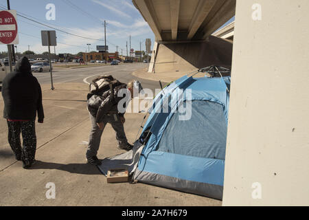 Austin, Texas, USA. 1st Nov, 2019. Days before a threatened crackdown by Texas Governor Greg Abbott on public right-of-way camping, homeless Texans await the governor's and highway department actions. Most are unsure where they will go as local shelters are over capacity. Credit: Bob Daemmrich/ZUMA Wire/Alamy Live News Stock Photo