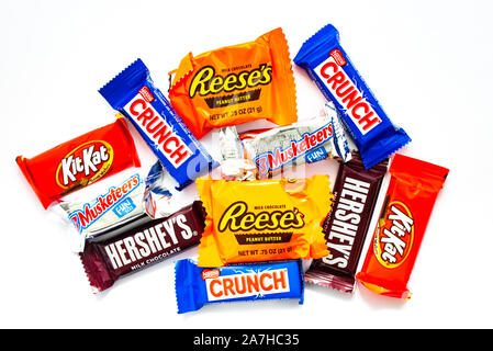 IT'S BACK! $1.99 FUN SIZE CANDY BAGS! 🍫 🎃 Stock Up for Halloween