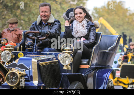 London, UK, 03rd Nov 2019. The cheerful participants in their 1904 Renault on Whitehall. The World's longest running motoring event, Bonhams London to Brighton Veteran Car Run, sees an impressive number of pre-1905 cars set off from Hyde Park, via The Mall and Admiralty Arch, Whitehall and Westminster, then along an epic 60 mile route all the way to Brighton. Credit: Imageplotter/Alamy Live News Stock Photo