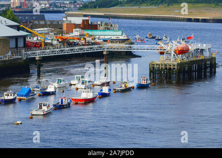 Hafen von Newcastle upon Tyne, mit Booten und Schiffen am Anlegeplatz Stock Photo