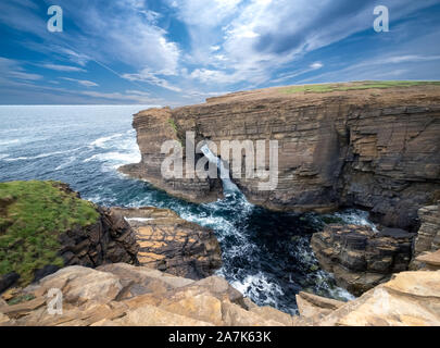 Stunning Yesnaby cliffs and the Yesnaby Castle Sea Stack on the west coast of Mainland Orkney island, Scotland Stock Photo