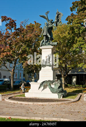 Statue of the Independence War in Diz ter (Parade Square) of Old Town Budapest in the Castle District Stock Photo