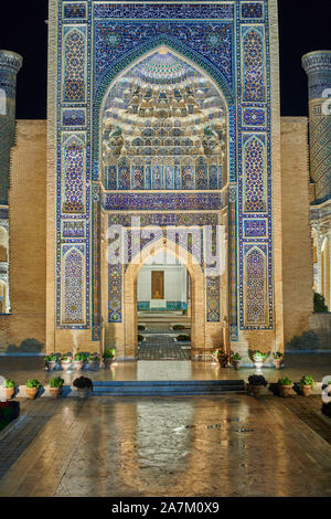 night shot of illuminated Amir-Timur-Mausoleum  or  Gur-Emir mausoleum of Tamerlane, Samarkand, Uzbekistan, Central Asia Stock Photo