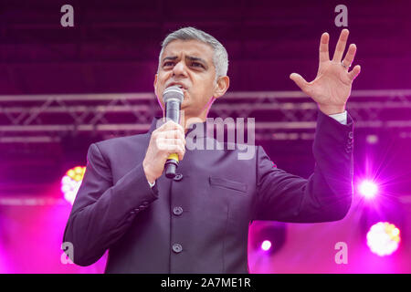 Trafalgar Square, London, 03rd November 2019. Sadiq Khan, Mayor of London, speaks about London's rich cultural diversity and celebrates Diwali in the Square, the annual Hindu Festival of Lights, on stage in Trafalgar Square, London, England. Credit: Imageplotter/Alamy Live News Stock Photo