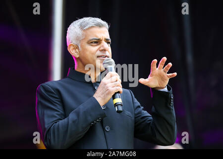 London, UK. 03rd Nov, 2019. Sadiq Khan, Mayor of London speaking during the event.Diwali an annual festival of light celebrations was attended by hundreds of people from all communities and hosted by the Mayor of London at Trafalgar Square. Credit: SOPA Images Limited/Alamy Live News Stock Photo