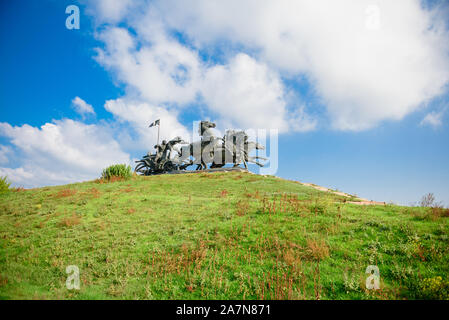 Kahovka, Kherson region/Ukraine – October 26 2019: Red Guard and a monument to a cart. A cart with a machine gun, analogous to the times of the revolu Stock Photo