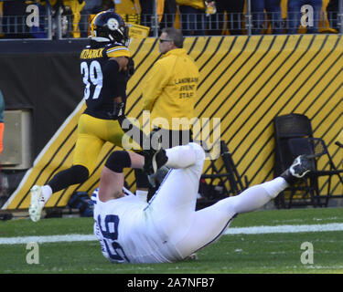 Pittsbugh, USA. 29th Oct, 2019. Pittsburgh Steelers free safety Minkah  Fitzpatrick (39) intercepts a Miami Dolphins quarterback Ryan Fitzpatrick  (14) pass in the third quarter of the Steelers 27-14 win at Heinz