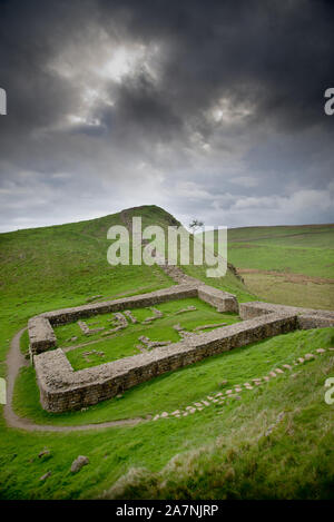 Mile Castle 39 on Hadrian's Wall was built in AD122 on the orders of the Roman Emperor Hadrian, and stretched from the east to west coast Stock Photo