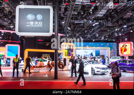 --FILE--People visit the stand of FAW-Volkswagen during the 18th Shanghai International Automobile Industry Exhibition, also known as Auto Shanghai 20 Stock Photo