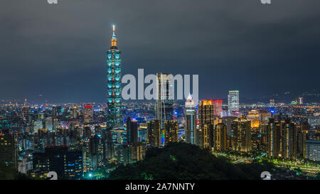 Overlook of Taipei 101 on top of mountain