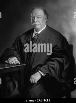 William Howard Taft (1857-1930), 27th President of the United States 1909-1913, 10th Chief Justice of the United States 1921-1930, Three-Quarter Length Seated Portrait as Chief Justice, Photograph by Harris & Ewing, 1920's Stock Photo