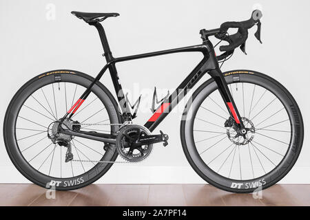 Vitus ZX1 Aero Team Disc carbon fibre road bike Stock Photo Alamy