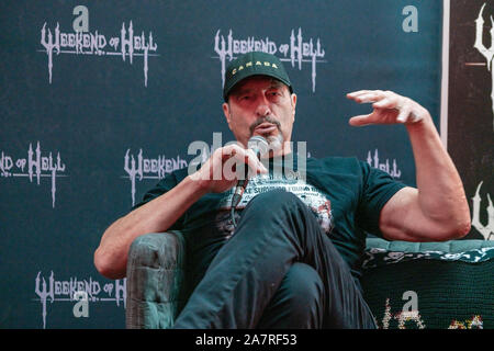 DÜSSELDORF-NEUSS, GERMANY - November 2nd 2019: Ken Kirzinger (*1959, Canadian actor and stuntman -  Jason Voorhees  in Freddy vs. Jason, Wrong Turn 2: Dead End,  Joy Ride 3) talks about his experiences in the movie industry at Weekend of Hell 2019 Stock Photo