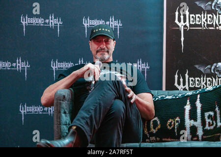 DÜSSELDORF-NEUSS, GERMANY - November 2nd 2019: Ken Kirzinger (*1959, Canadian actor and stuntman -  Jason Voorhees  in Freddy vs. Jason, Wrong Turn 2: Dead End,  Joy Ride 3) talks about his experiences in the movie industry at Weekend of Hell 2019 Stock Photo