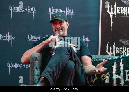 DÜSSELDORF-NEUSS, GERMANY - November 2nd 2019: Ken Kirzinger (*1959, Canadian actor and stuntman -  Jason Voorhees  in Freddy vs. Jason, Wrong Turn 2: Dead End,  Joy Ride 3) talks about his experiences in the movie industry at Weekend of Hell 2019 Stock Photo