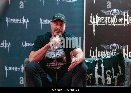 DÜSSELDORF-NEUSS, GERMANY - November 2nd 2019: Ken Kirzinger (*1959, Canadian actor and stuntman -  Jason Voorhees  in Freddy vs. Jason, Wrong Turn 2: Dead End,  Joy Ride 3) talks about his experiences in the movie industry at Weekend of Hell 2019 Stock Photo