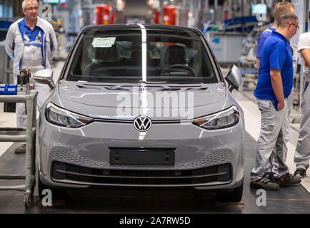 Zwickau, Germany. 04th Nov, 2019. The electric car ID.3 is on the assembly line. The vehicle is part of the new ID series with which Volkswagen is investing billions in e-mobility. The Zwickau plant was rebuilt for production in Zwickau. Credit: Jens Büttner/dpa-Zentralbild/dpa/Alamy Live News Stock Photo