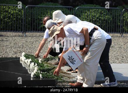 People lay flower tribute to the victims at the Memorial Hall of Victims in Nanjing Massacre in Nanjing city, east China¯s Jiangsu province, 15 August Stock Photo
