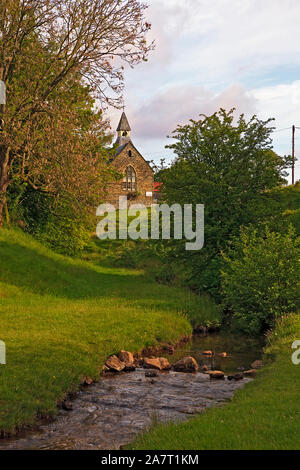 Hutton Beck meandering towards the Old School House inthe village of Hutton-le-Hole, North York Moors, Yorkshire, England, UK Stock Photo