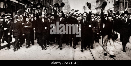 French crowds cheering the declaration of war following a letter from the German Ambassador in Paris to René Viviani, Aug. 3, 1914, declared a state of war between Germany and France. Stock Photo